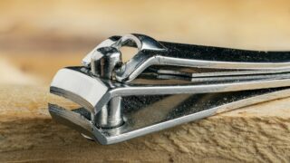 メンズネイルケアは自宅とサロンどちらがいい?初心者向け比較
