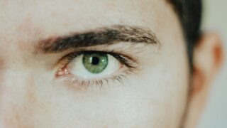 メンズ眉毛サロンの選び方は?眉を描かない男の施術写真の見方