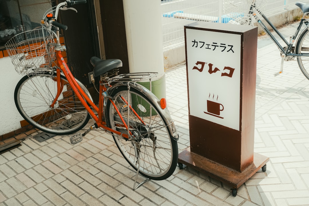 初対面のカフェは駅前か徒歩5分か|下見の比較計画