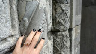黒ネイルをするメンズはどう見られる?職場・デートでの印象と選び方